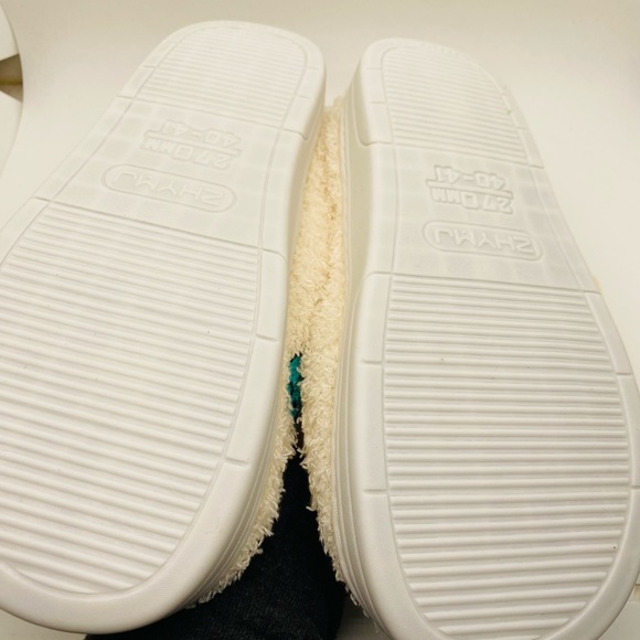 NWT Fadivo Fuzzy Smiley Face Slippers Ivory with Multicolor Smileys Small 5/6 - Picture 6 of 7